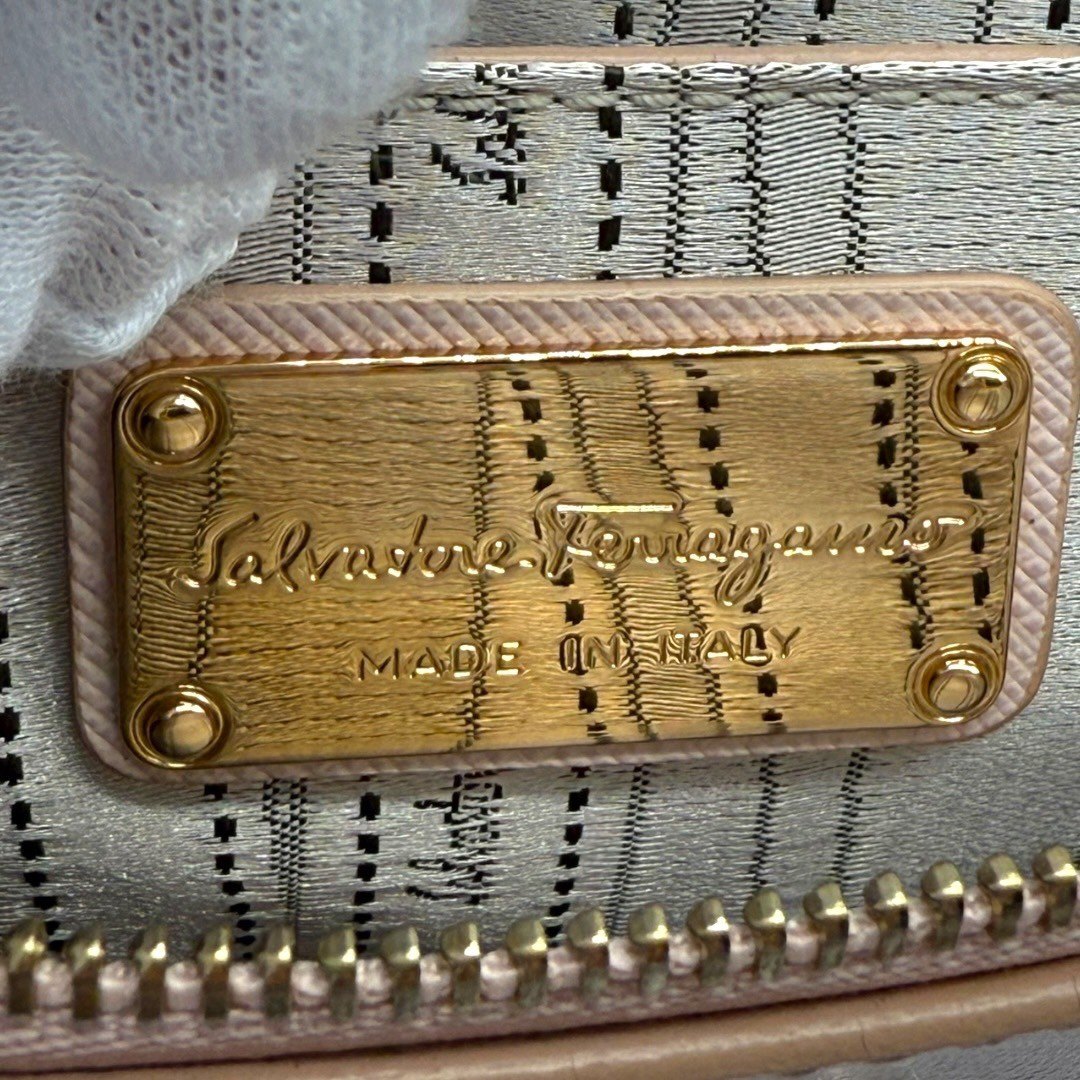 フェラガモ ワンショルダーバッグ