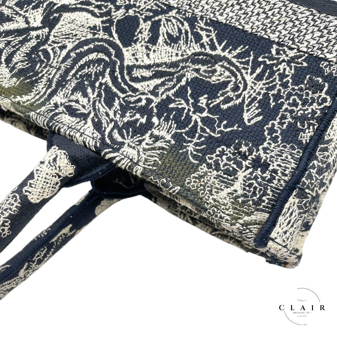 クリスチャンディオール ブックトートミディアム リバース トワル ドゥ ジュイ エンブロイダリー トートバッグ ネイビー×ホワイト キャンバス