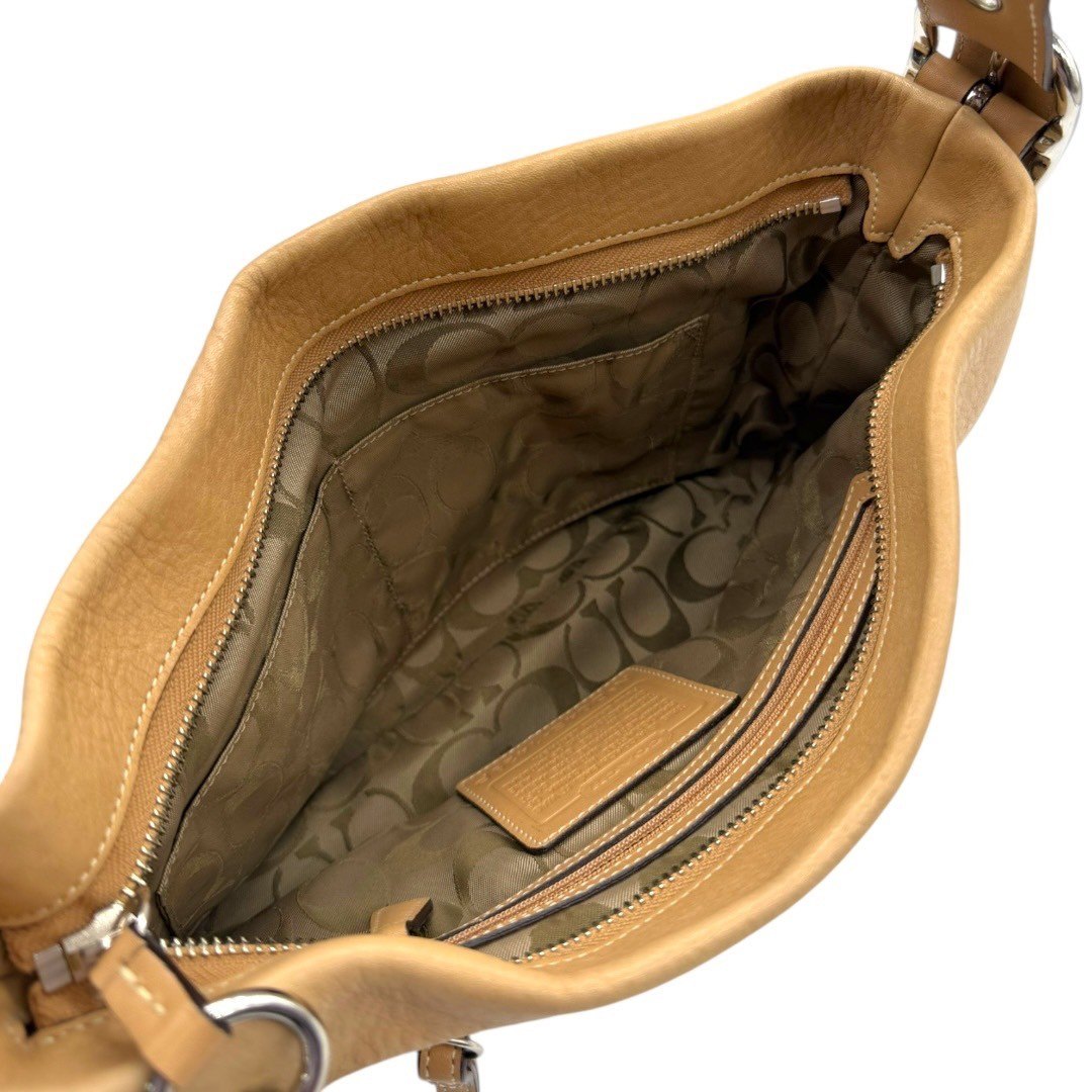 コーチ　肩掛けショルダーバッグ カーキ レザー