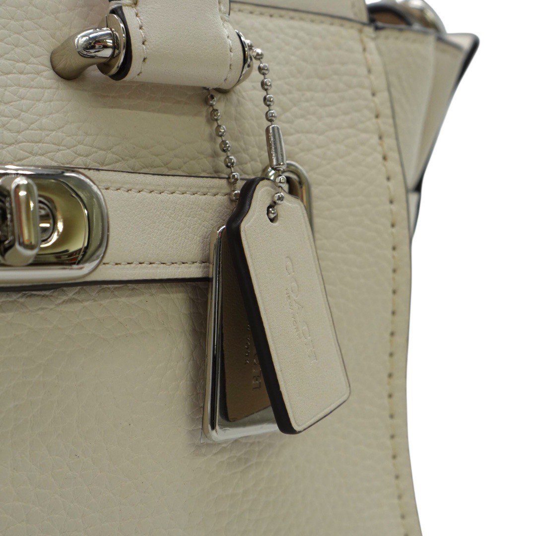 コーチ ショルダーバッグ 2WAYハンドバッグ シグネチャー ターンロック 白 ホワイト レディース