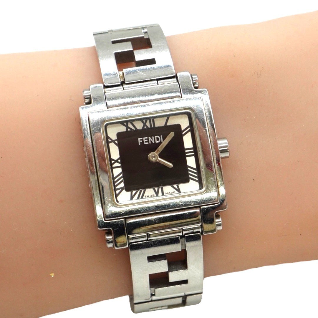 フェンディ 腕時計 オロロジ ウォッチ クオーツ シルバー文字盤 ズッカ柄 ステンレススチール レディース