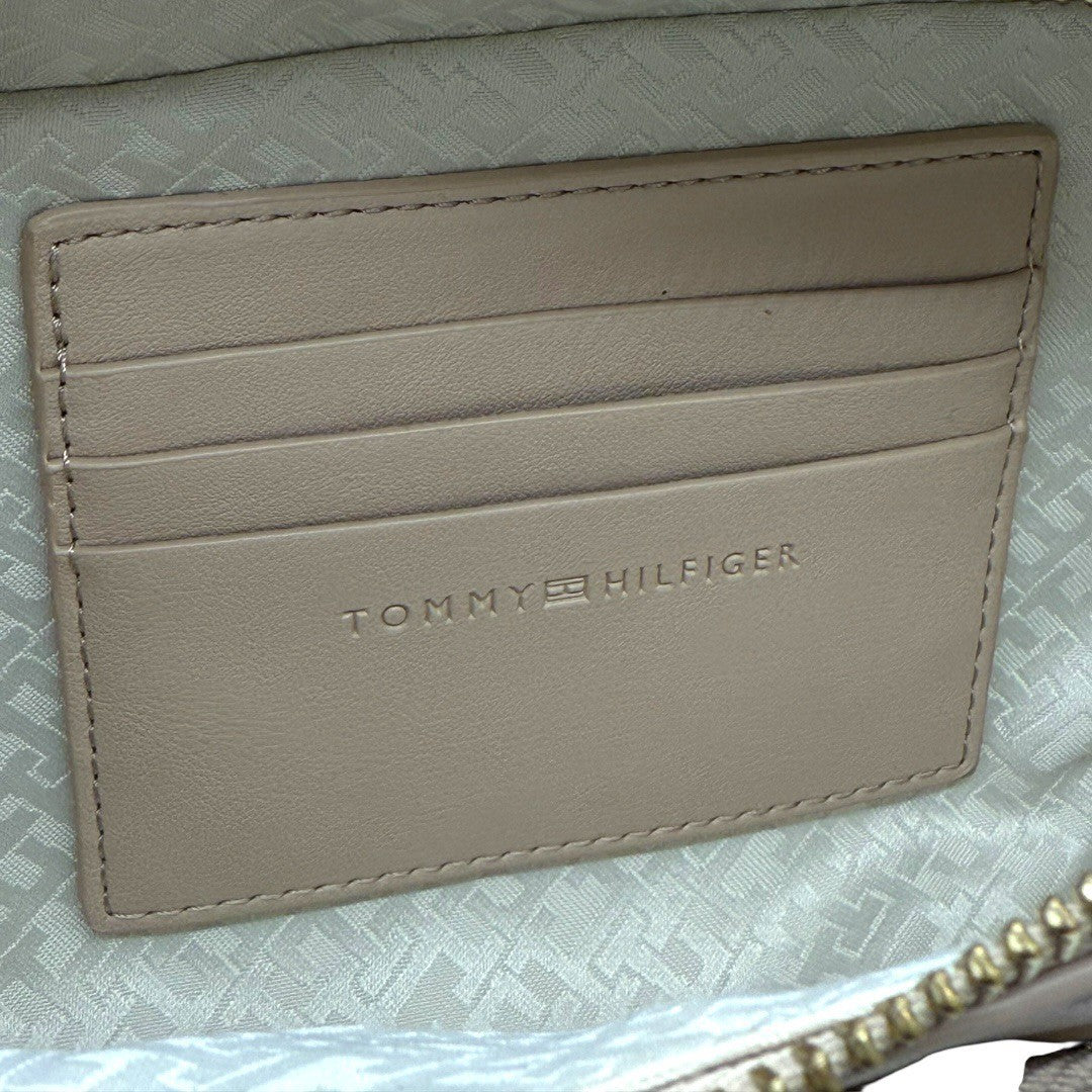 トミー ヒルフィガー ショルダーバッグ 斜め掛け アイコニック モノグラムカメラバッグ