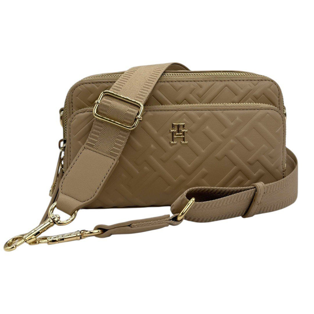トミー ヒルフィガー ショルダーバッグ 斜め掛け アイコニック モノグラムカメラバッグ
