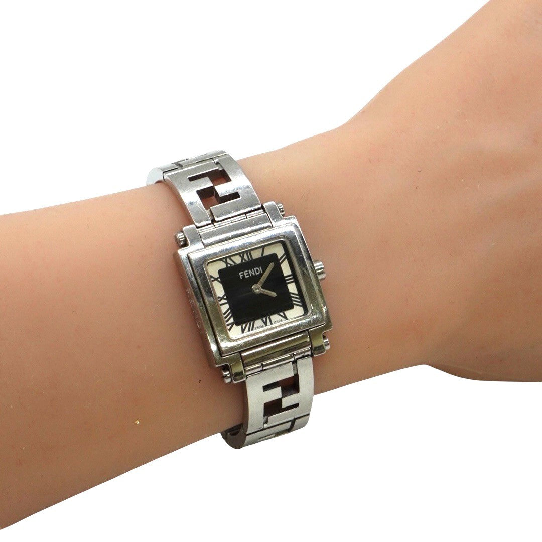 フェンディ 腕時計 オロロジ ウォッチ クオーツ シルバー文字盤 ズッカ柄 ステンレススチール レディース