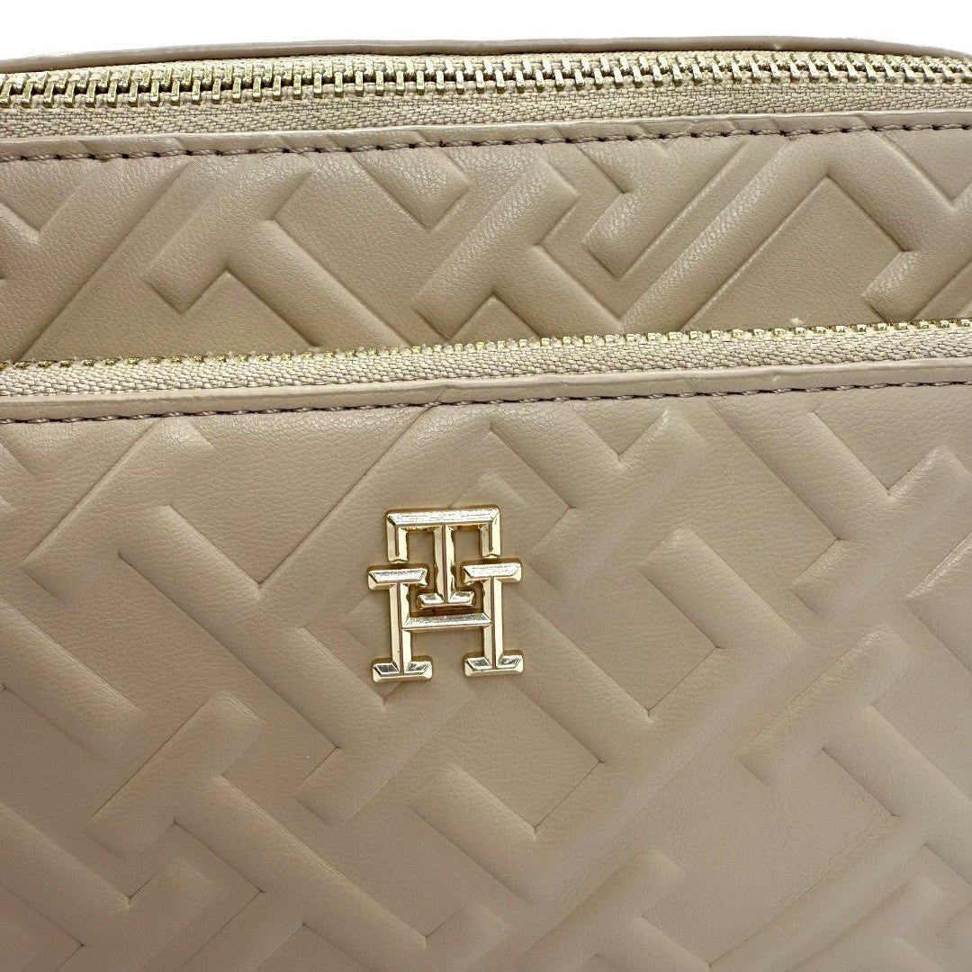 トミー ヒルフィガー ショルダーバッグ 斜め掛け アイコニック モノグラムカメラバッグ